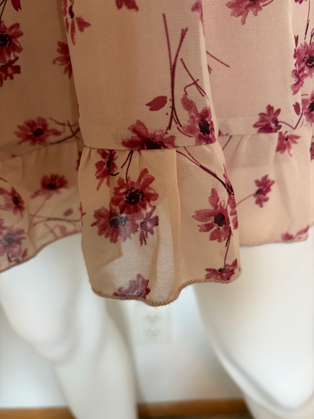 #664 Aakaa Blush Beige Floral Ruffle Tie-Neck Long Sleeve Dress - Picture 5 of 11